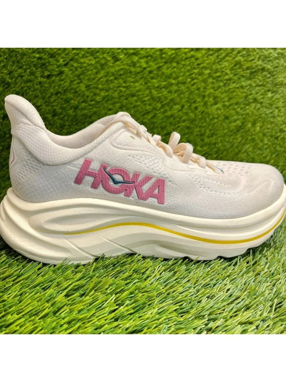 Hoka One One Clifton 10 Womens Size 7 Beige Pink Athletic Running Shoes Sneakers - Picture 1 of 10